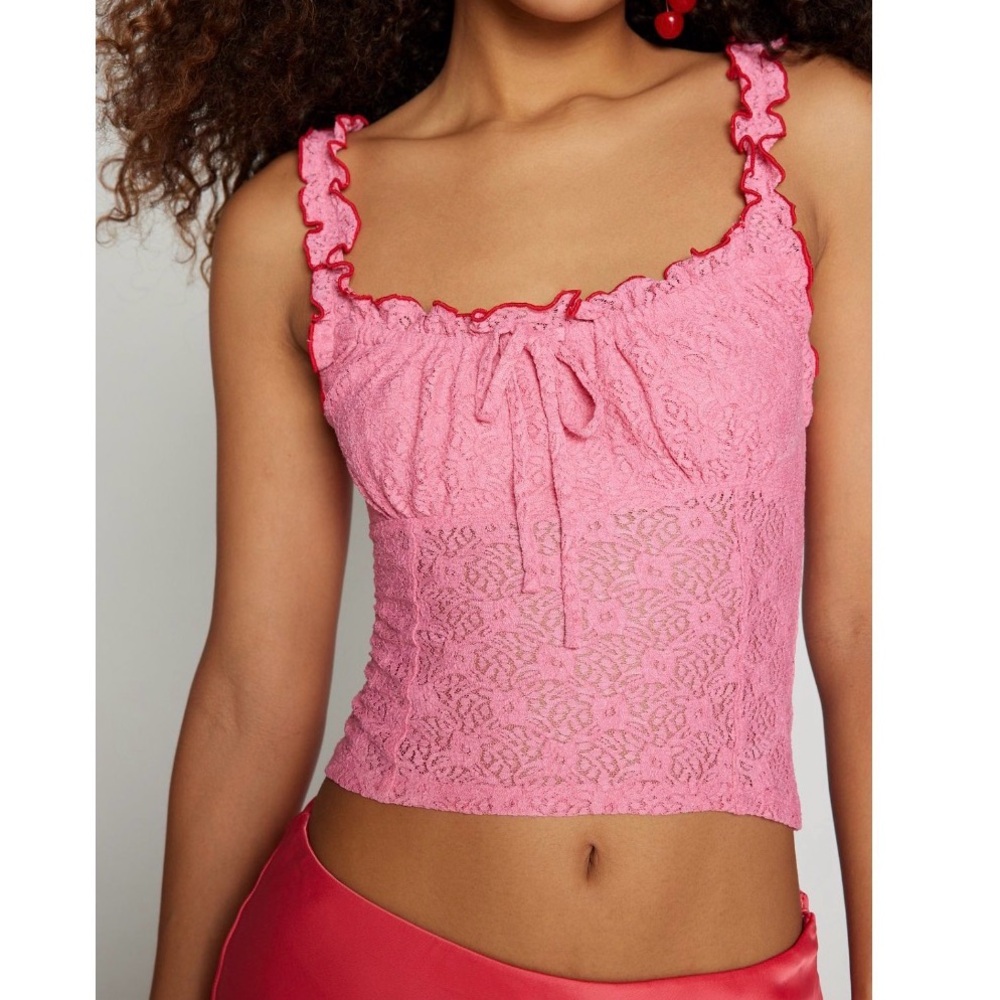 Urban Outfitters UO Elsa Lace Cropped Tank Top in Pink Size XS